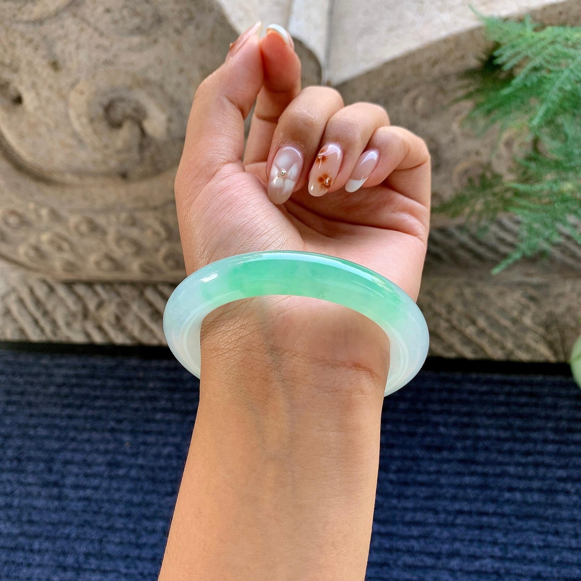 糯冰种翠绿圆条手镯（56.3mm）（yc243459）