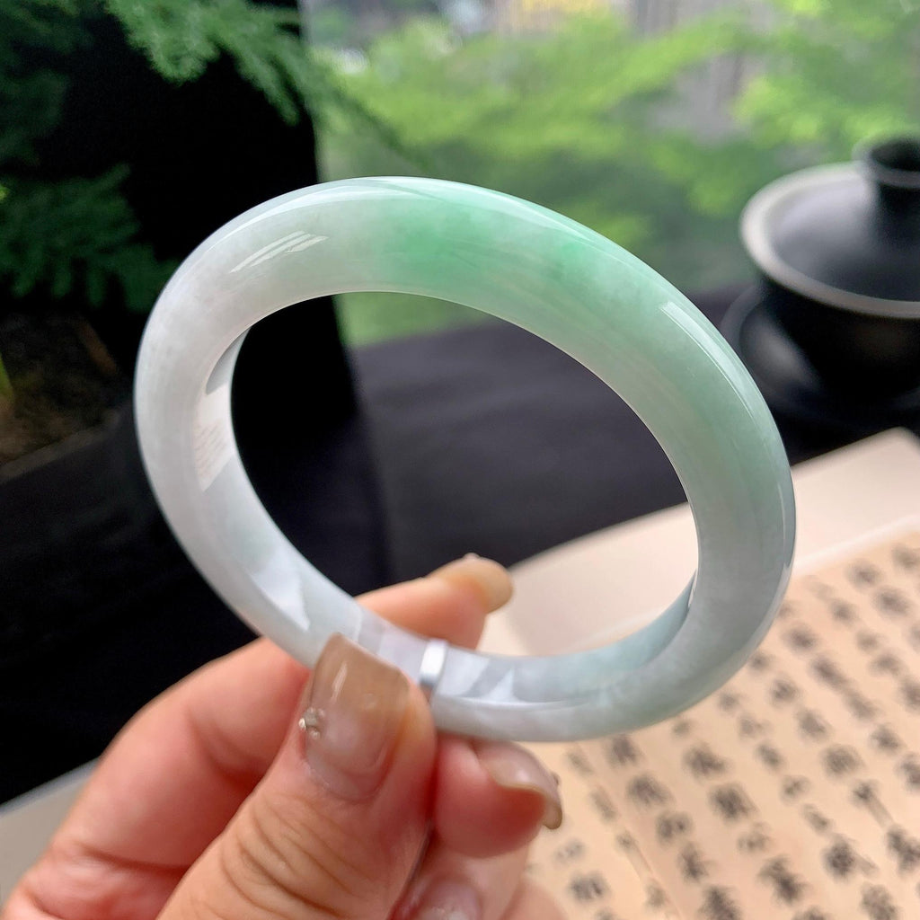 细糯种淡晴底飘绿正圈平安镯 52.5圈口 天然缅甸A货翡翠（yc473064）