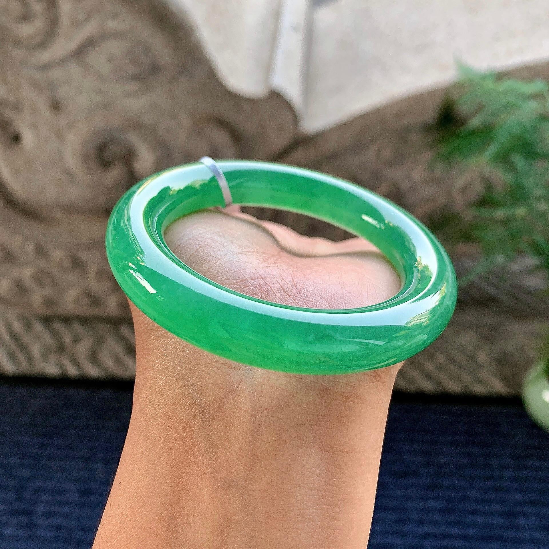 糯冰种满绿圆条手镯（54.6mm）（yc243443）