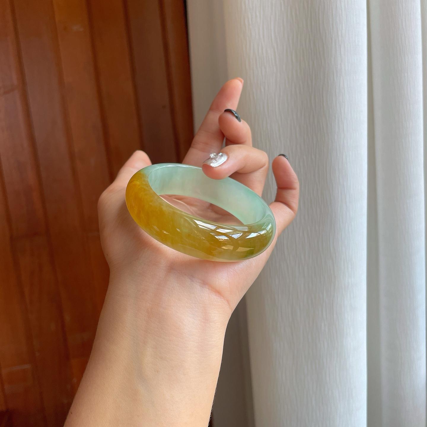 冰种宽版晴底黄翡特色镯（54.5mm）（yc278057）