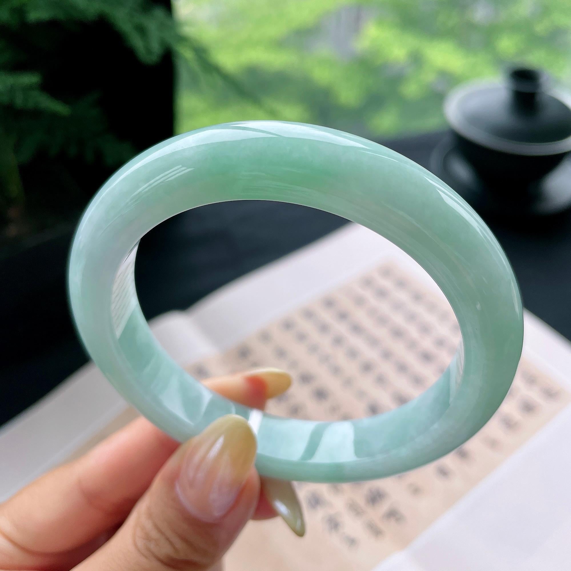 大圈口 细糯种晴底飘绿正圈平安镯60.2圈 天然缅甸A货翡翠（yc473057）