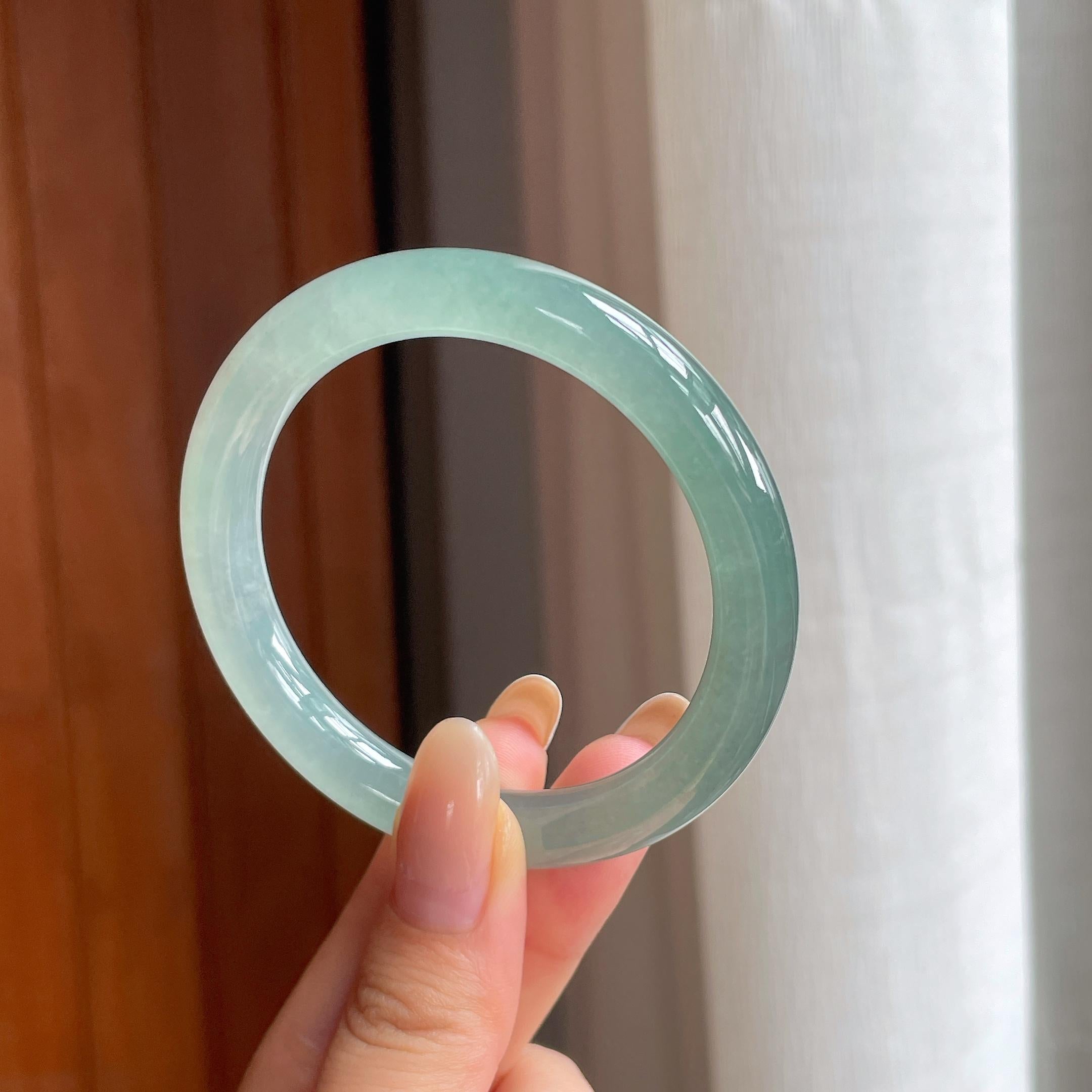 冰种湖水绿翡翠圆条手镯（52.3mm)（yc414701）
