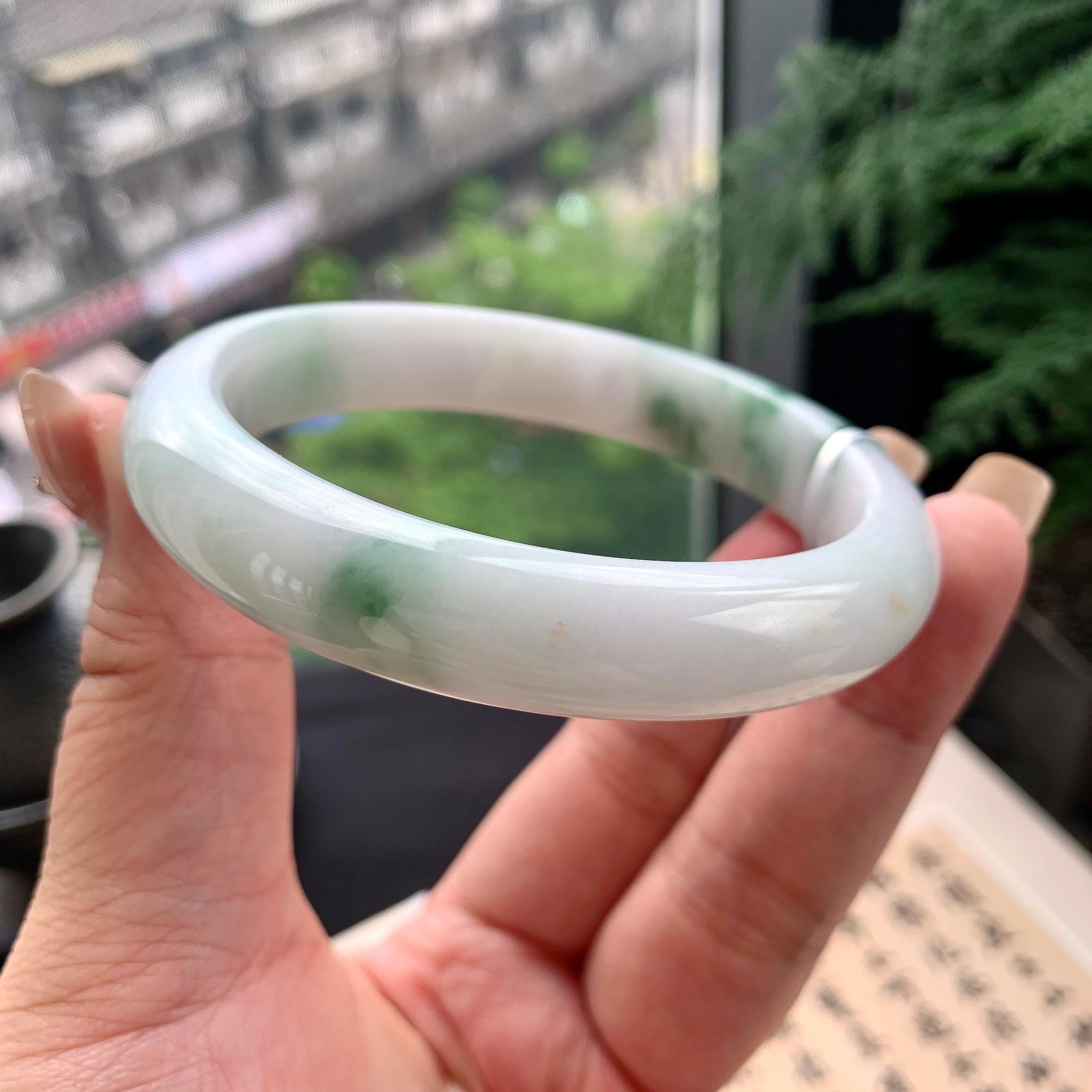 大圈口 细糯种飘绿花正圈平安镯 61.5圈口 天然缅甸A货翡翠（yc477614）