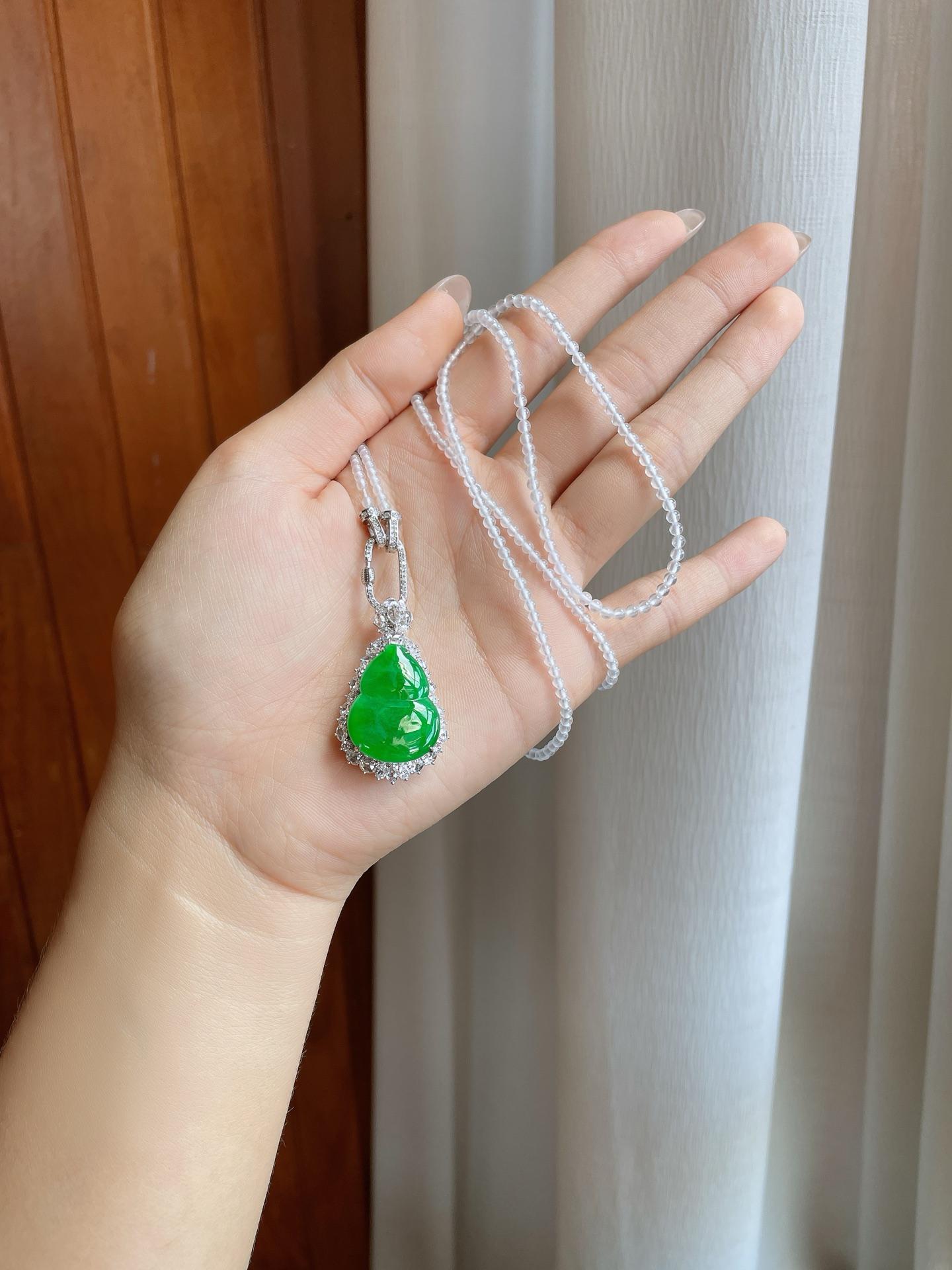 18k金镶糯冰满绿翡翠葫芦（yc241850）