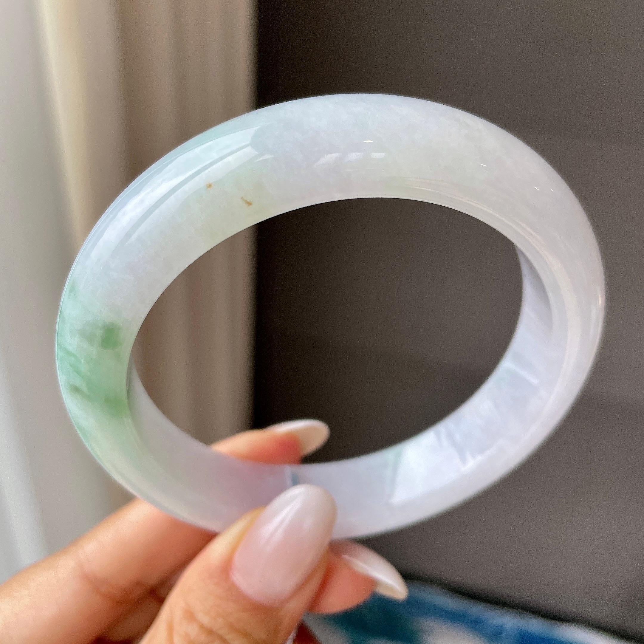 大圈口    细糯种飘花正圈平安镯    63圈     天然缅甸A货翡翠（yc409664）