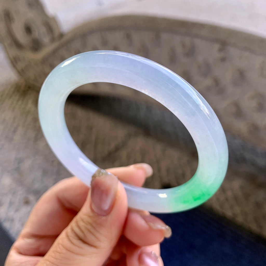 糯冰种淡紫底飘绿圆条手镯（53.4mm）（yc290113）