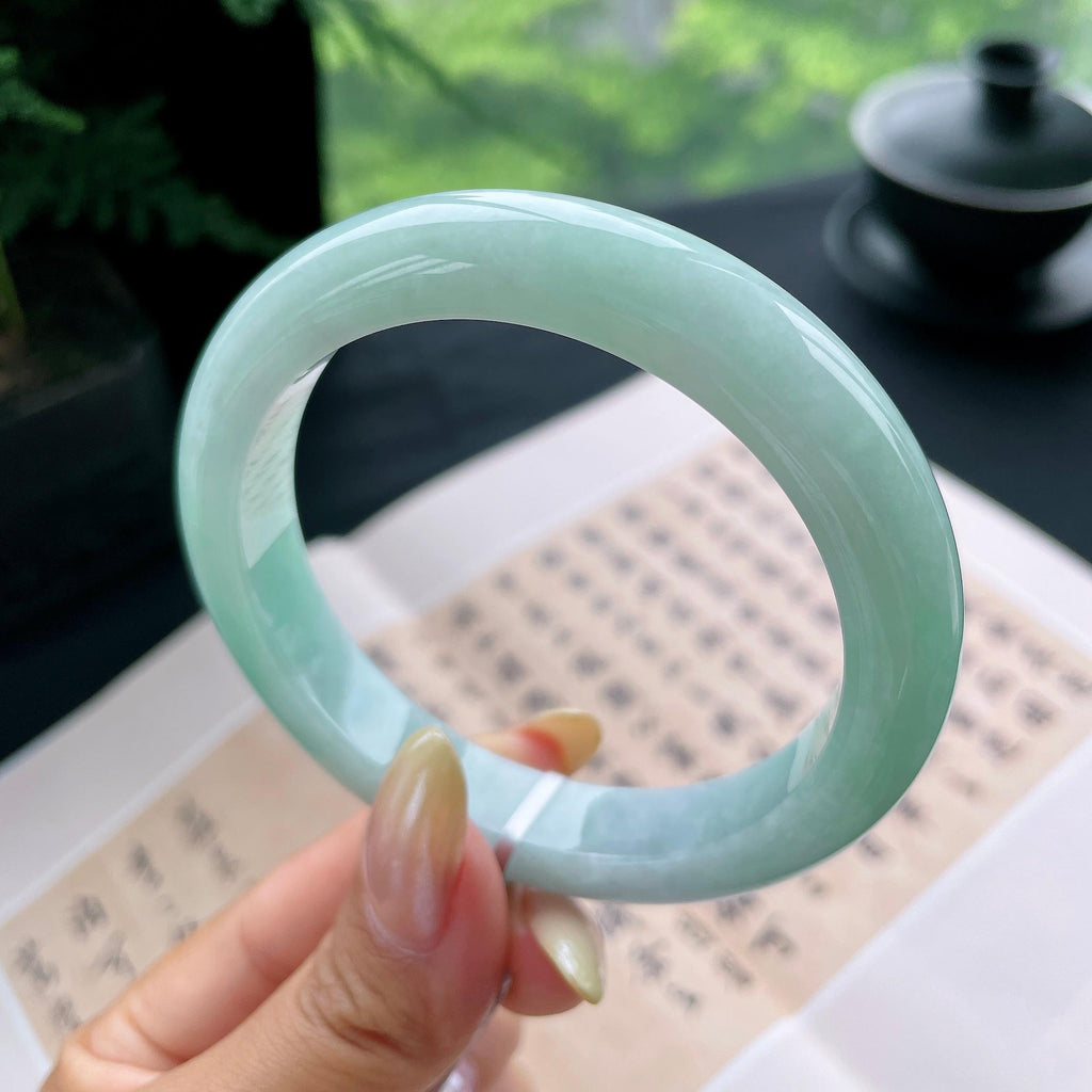 大圈口 细糯种晴底飘绿正圈平安镯60.2圈 天然缅甸A货翡翠（yc473057）
