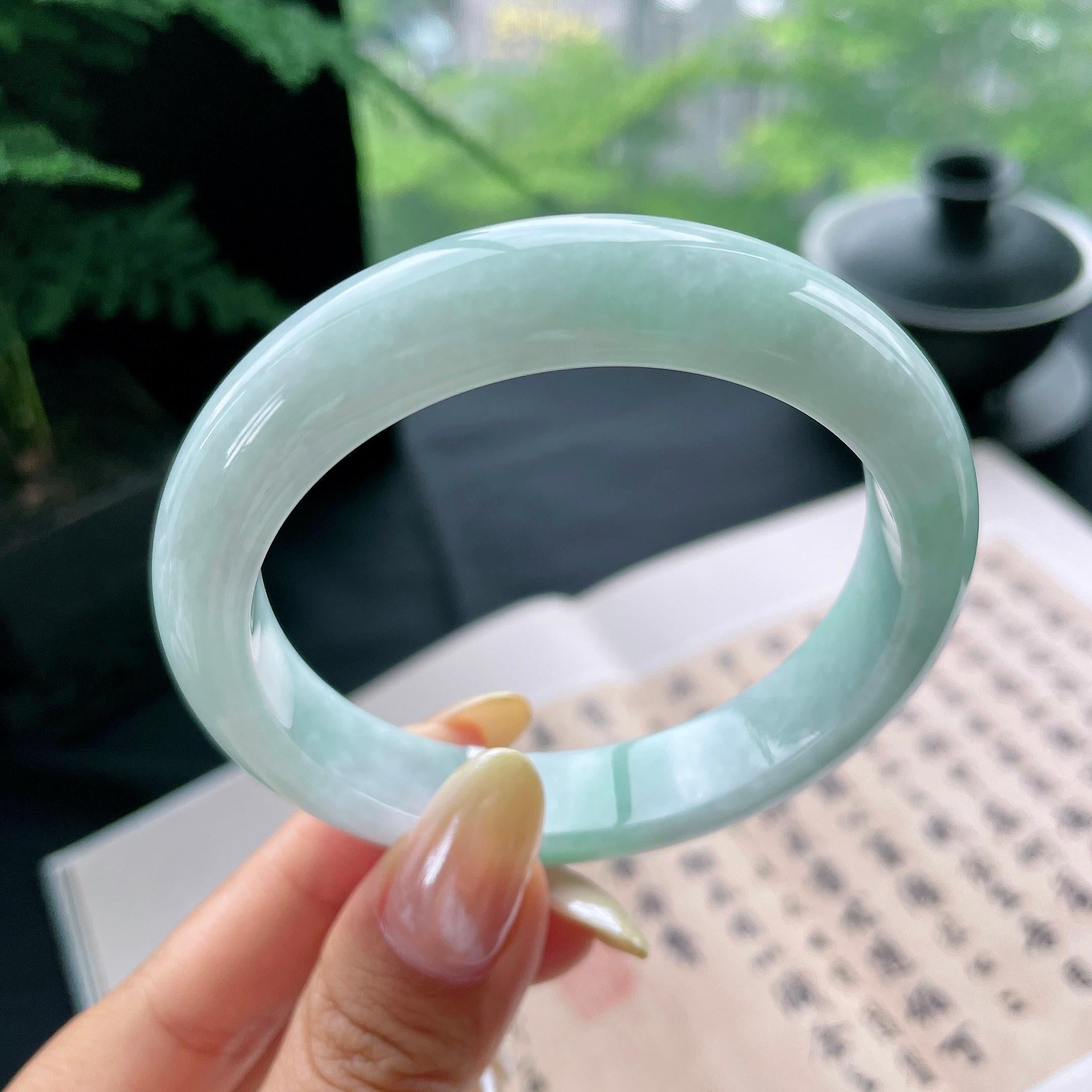 细糯种飘绿正圈平安镯57.2圈 天然缅甸A货翡翠（yc473060）
