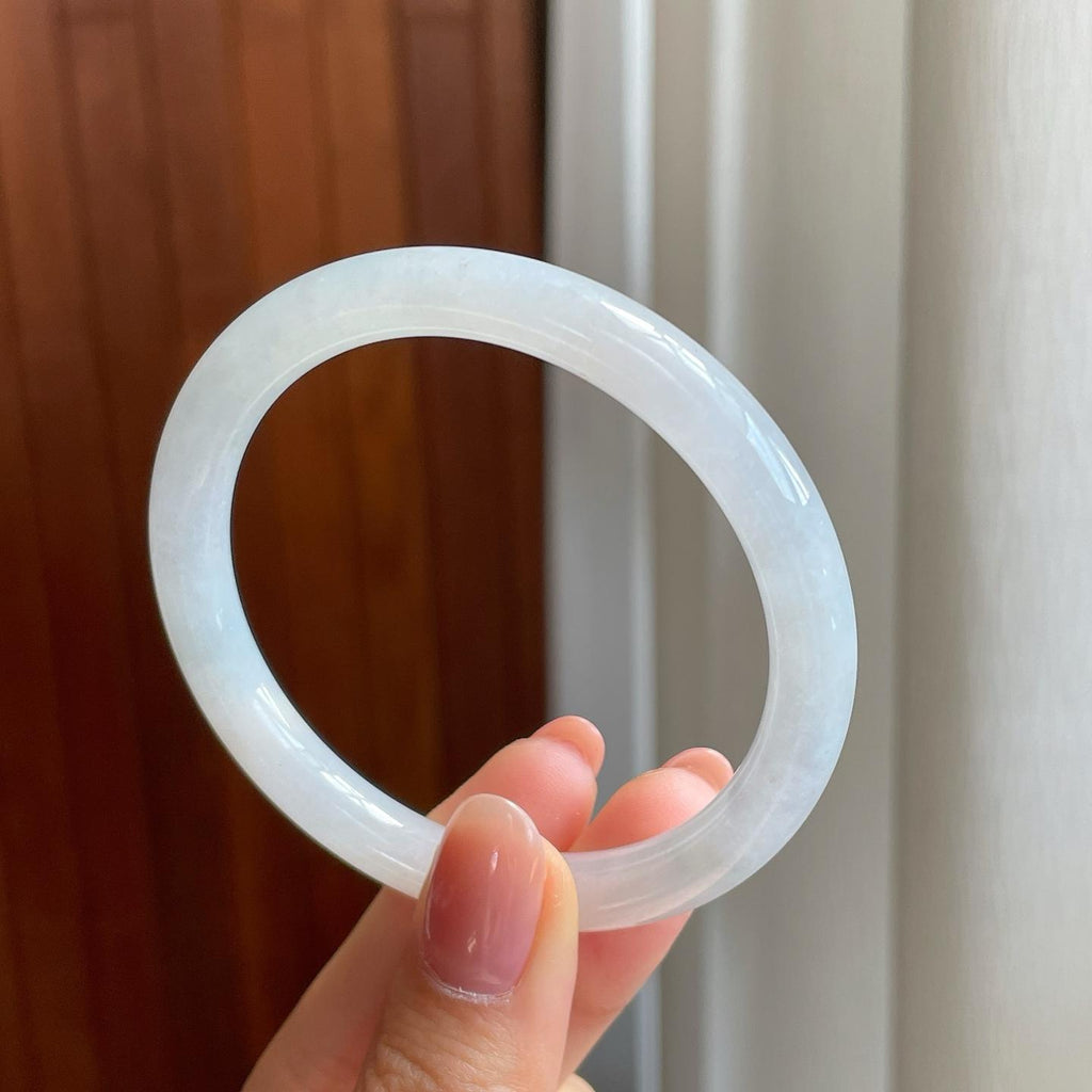 冰种淡春底翡翠圆条手镯（54mm)（yc323838）
