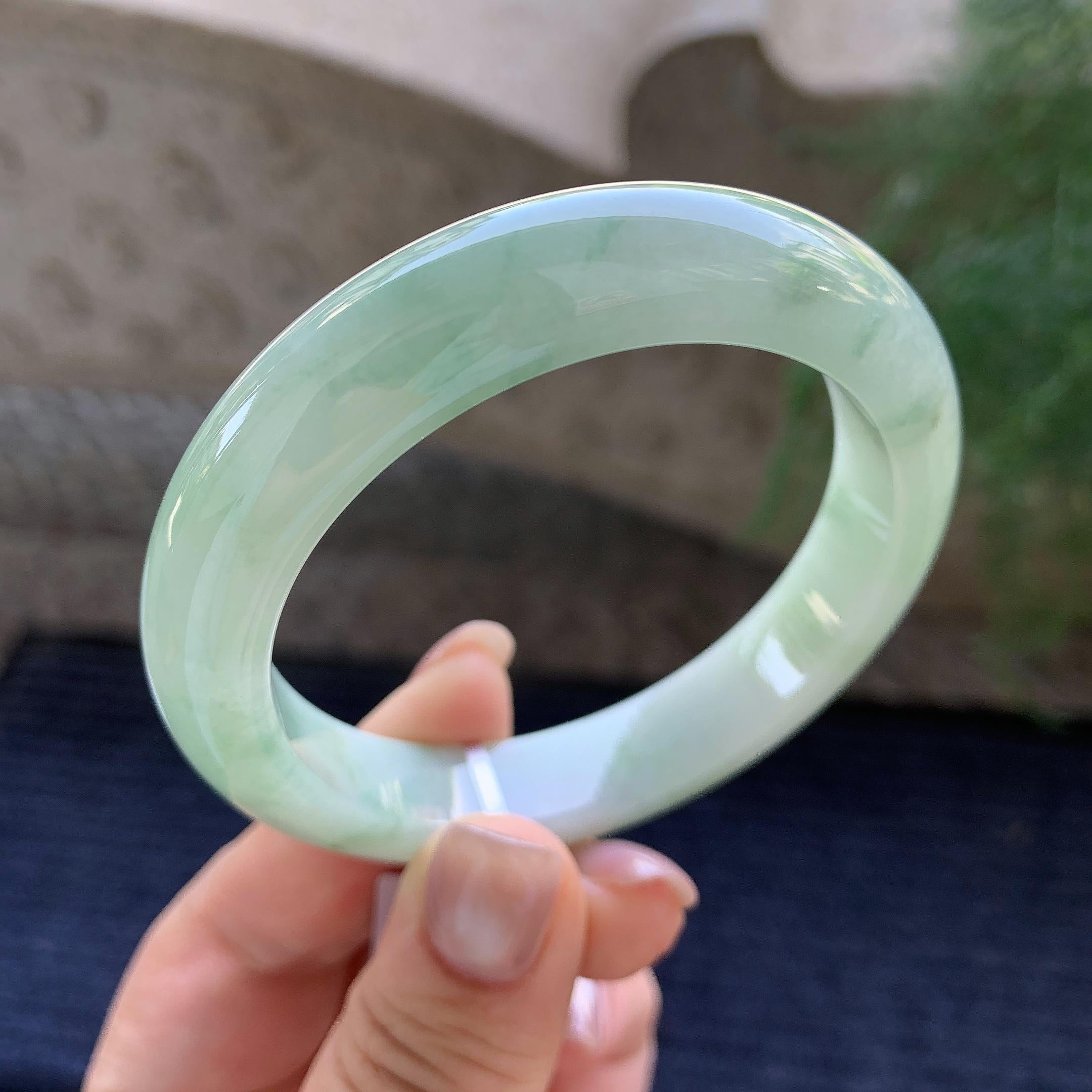细糯种飘绿花正圈平安镯  55.4圈口 天然缅甸A货翡翠（yc400176）