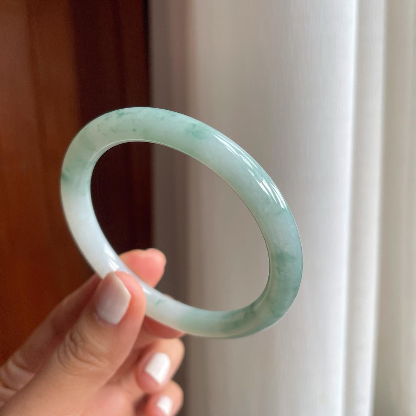 糯冰飘花圆条翡翠手镯（55.6mm）（yc249149）