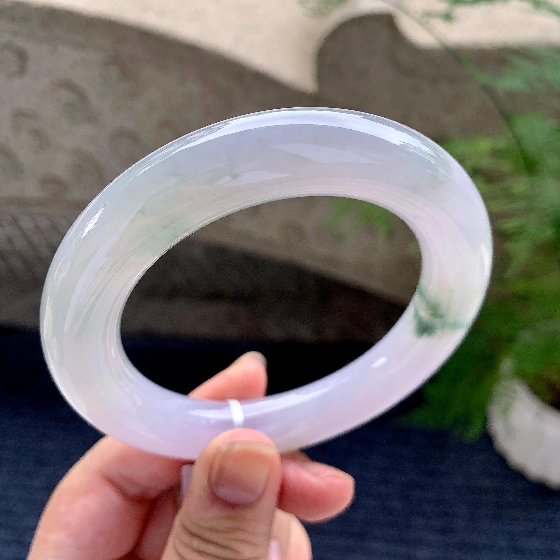 细糯种淡粉底飘花圆条手镯（59mm）