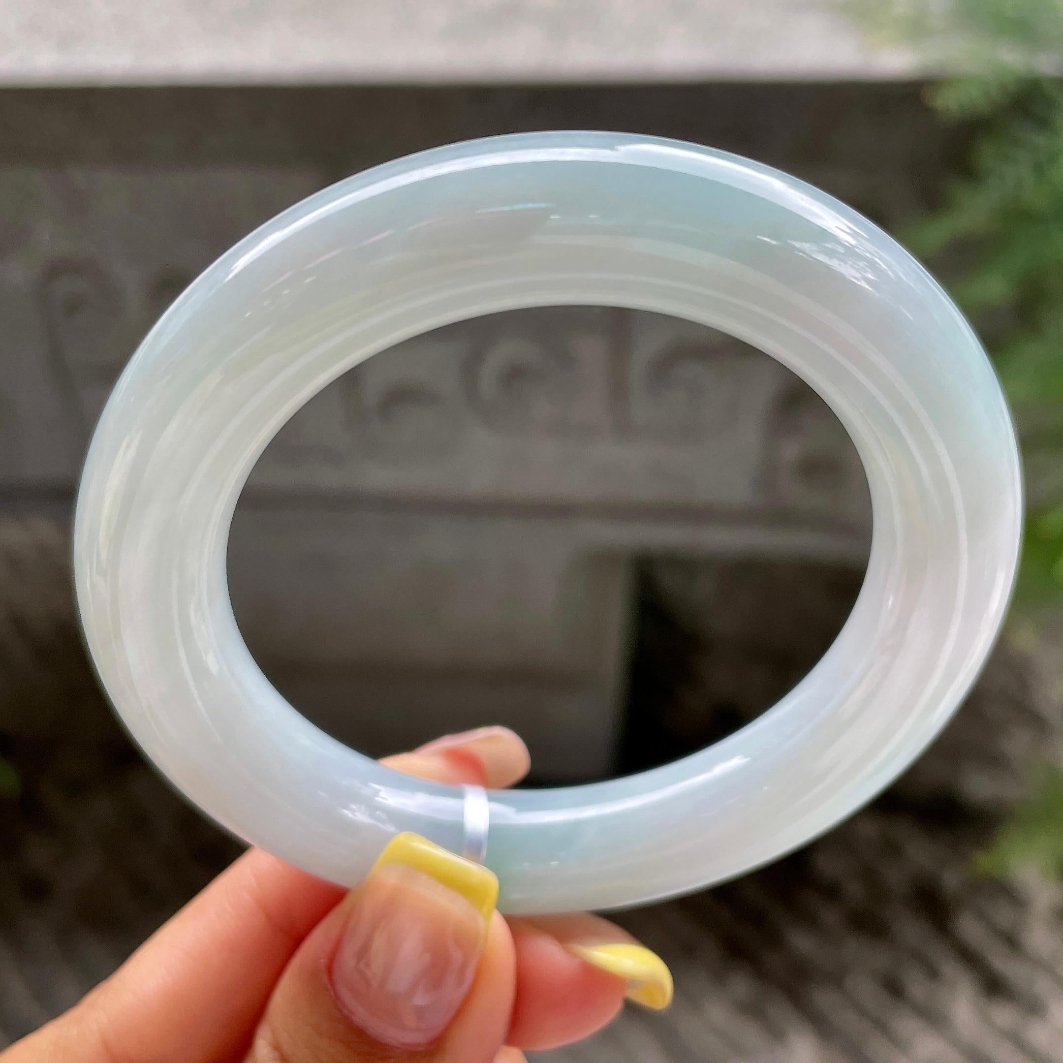 胖圆条     细糯种飘绿圆条手镯54.1圈      天然缅甸A货翡翠（yc383111）