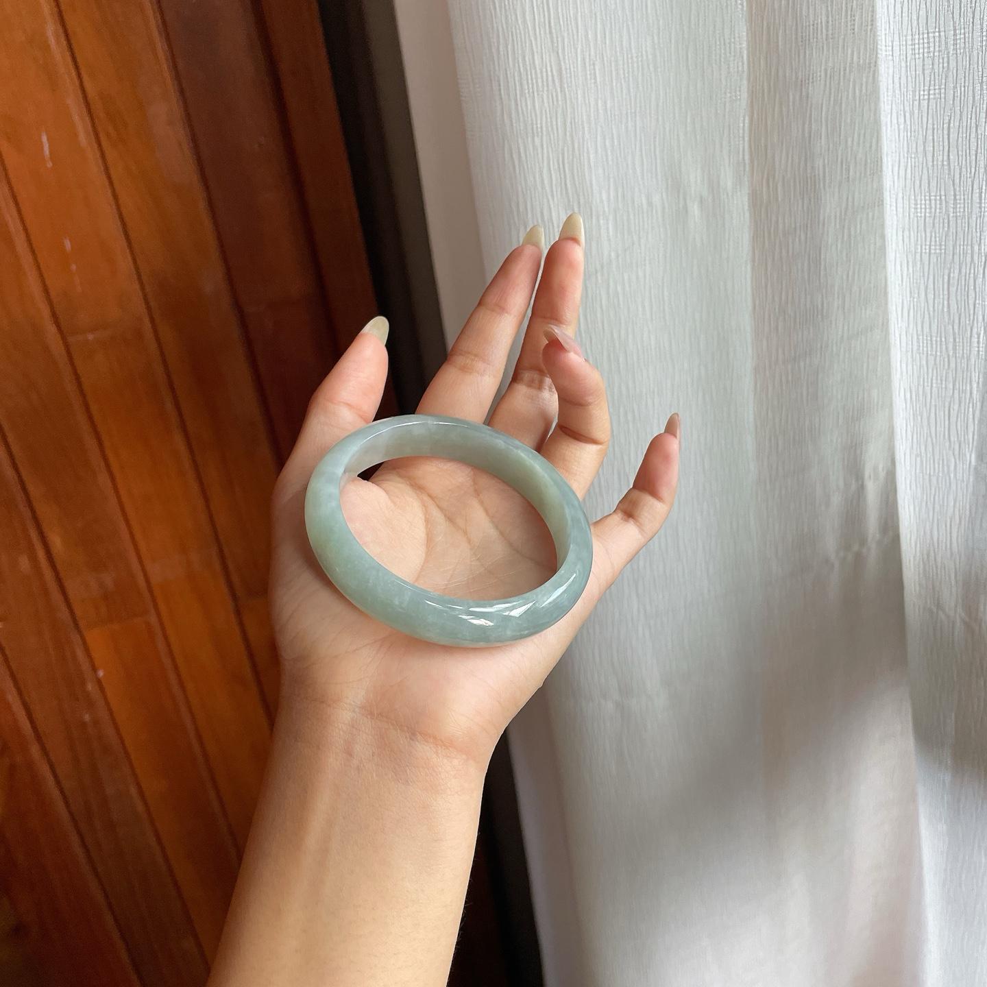 细糯种带底色翡翠平安镯（58.7mm）（yc220242）