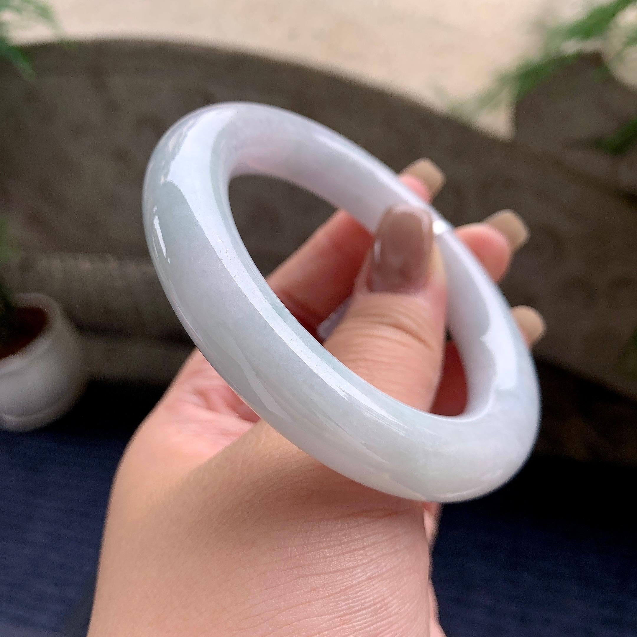 细糯种带底色圆条手镯  56.3圈口  天然缅甸A货翡翠（yc441125）