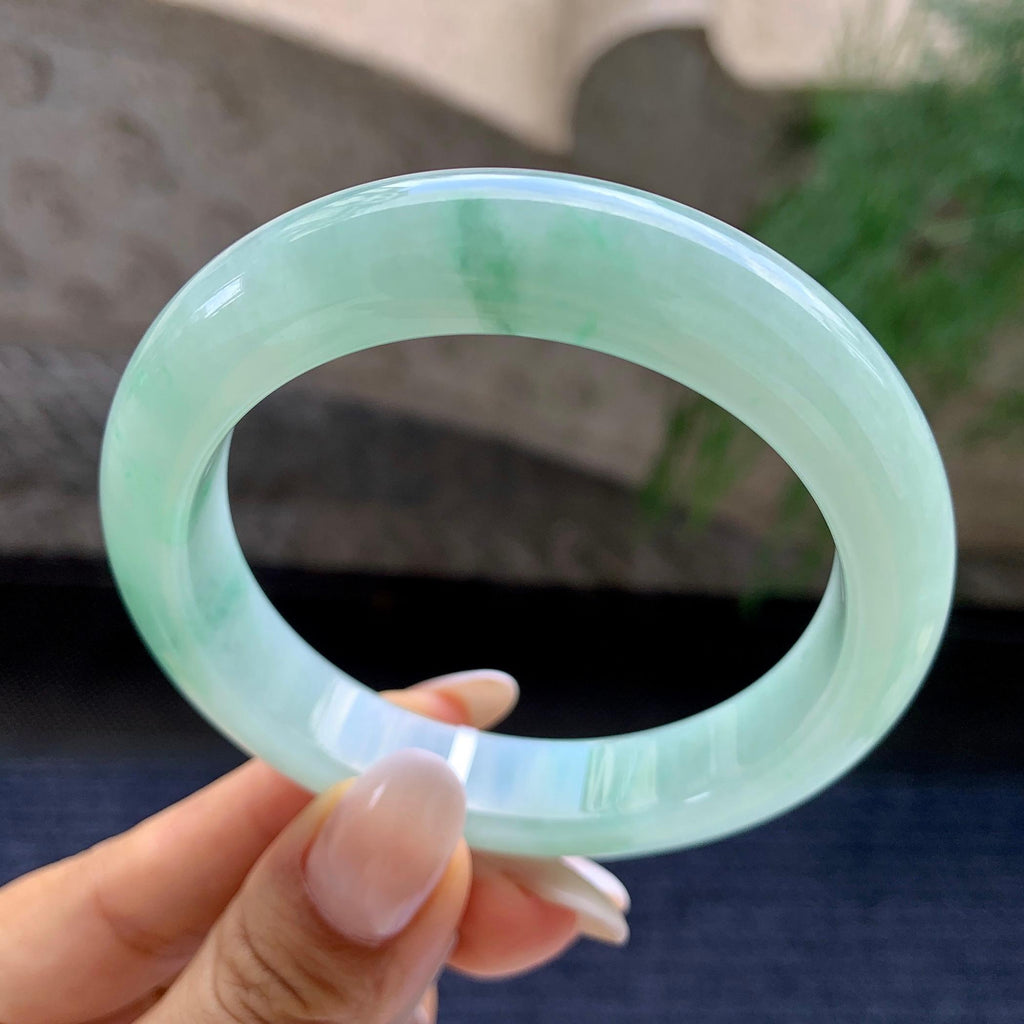 细糯种晴底飘绿花正圈平安镯   55圈    天然缅甸A货翡翠（yc408828）
