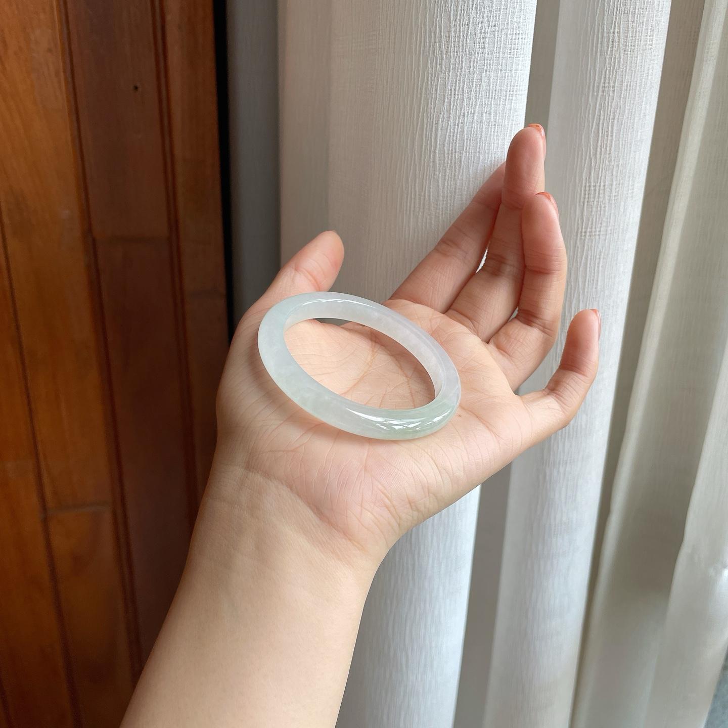 糯冰带晴底翡翠贵妃镯（51mm）（yc310312）