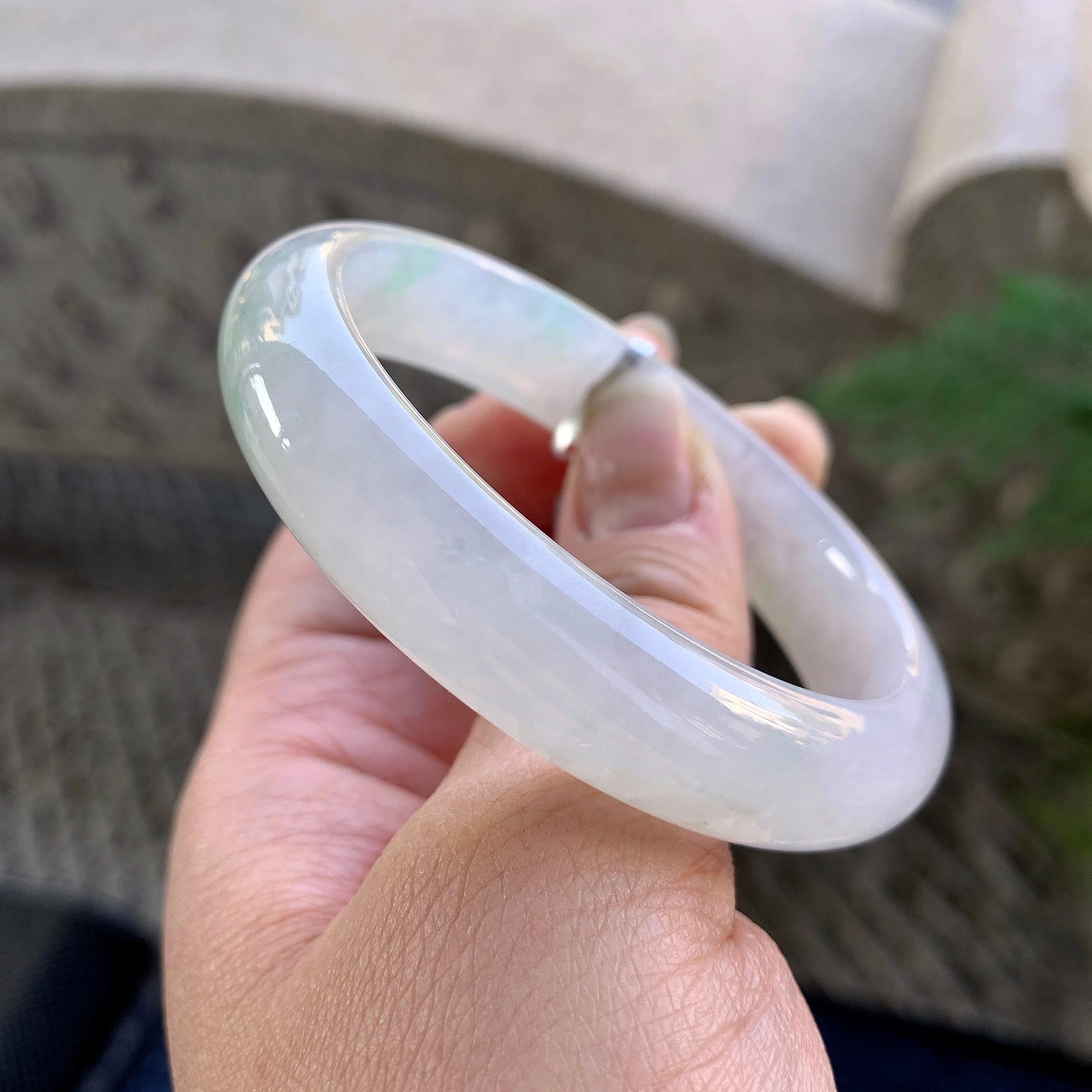 糯冰种白底飘花贵妃手镯（55mm）（yc305699）