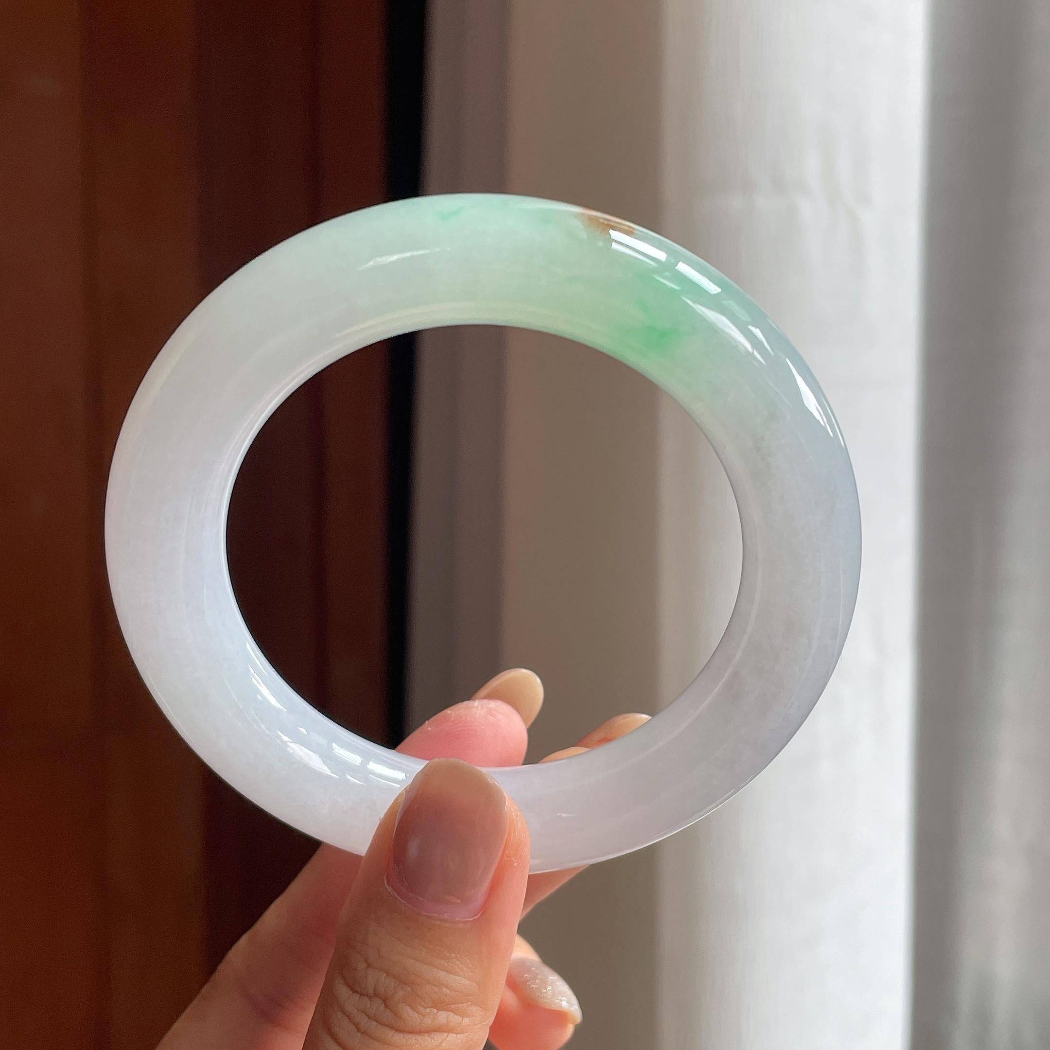 糯冰春底特色翡翠圆条手镯(56.5mm)（yc415358）