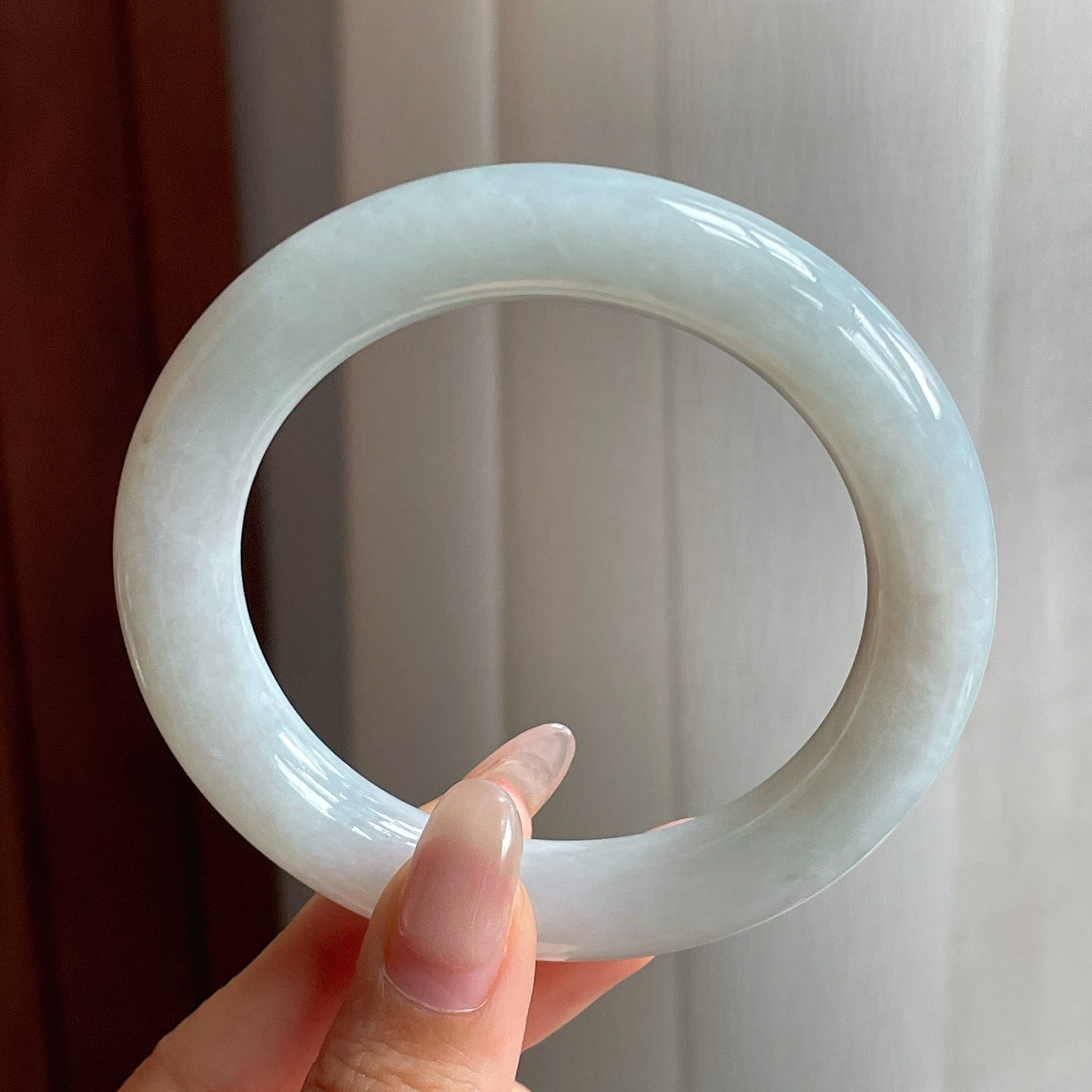 糯冰种带底色翡翠圆条手镯（55mm）