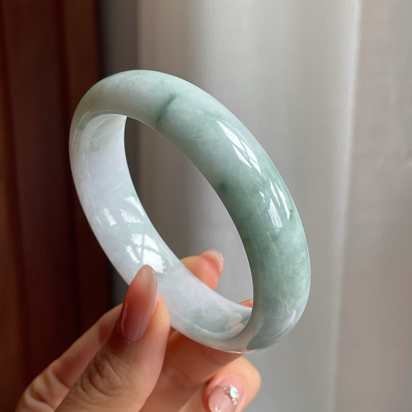 细糯种飘花翡翠贵妃手镯（56mm）