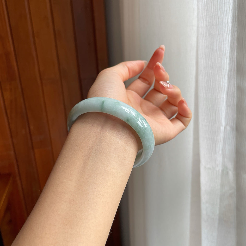 细糯种飘花翡翠贵妃手镯（56mm）