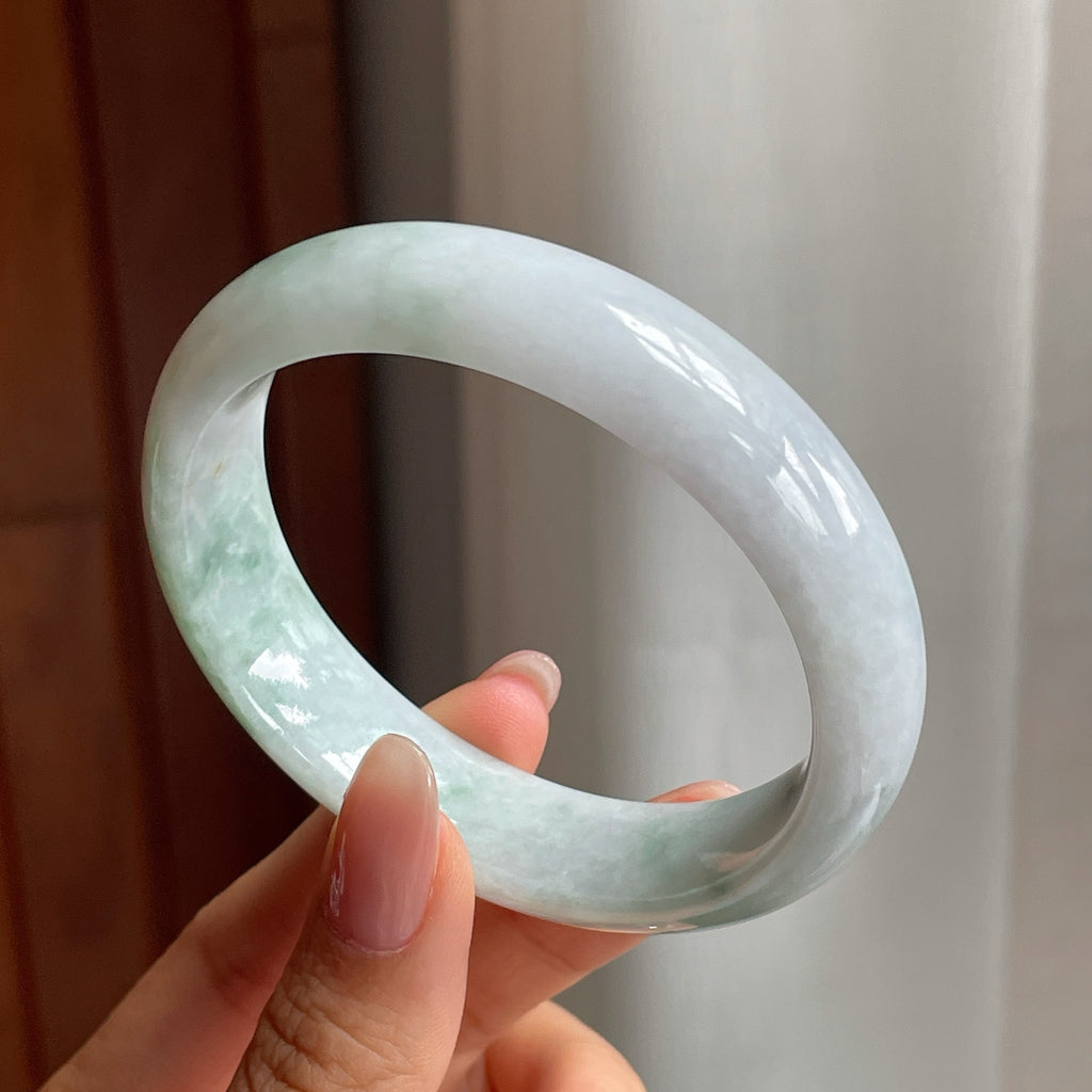 细糯种飘花翡翠贵妃手镯（56mm）