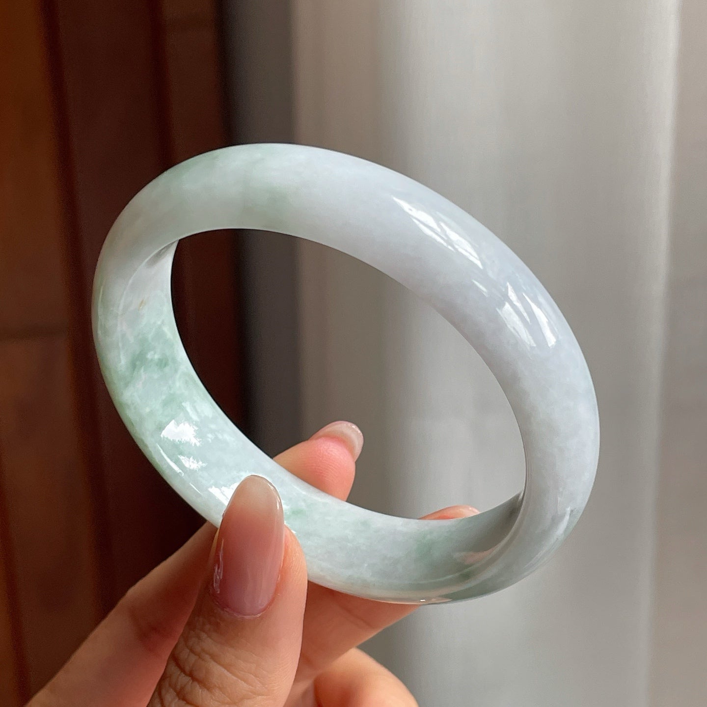 细糯种飘花翡翠贵妃手镯（56mm）