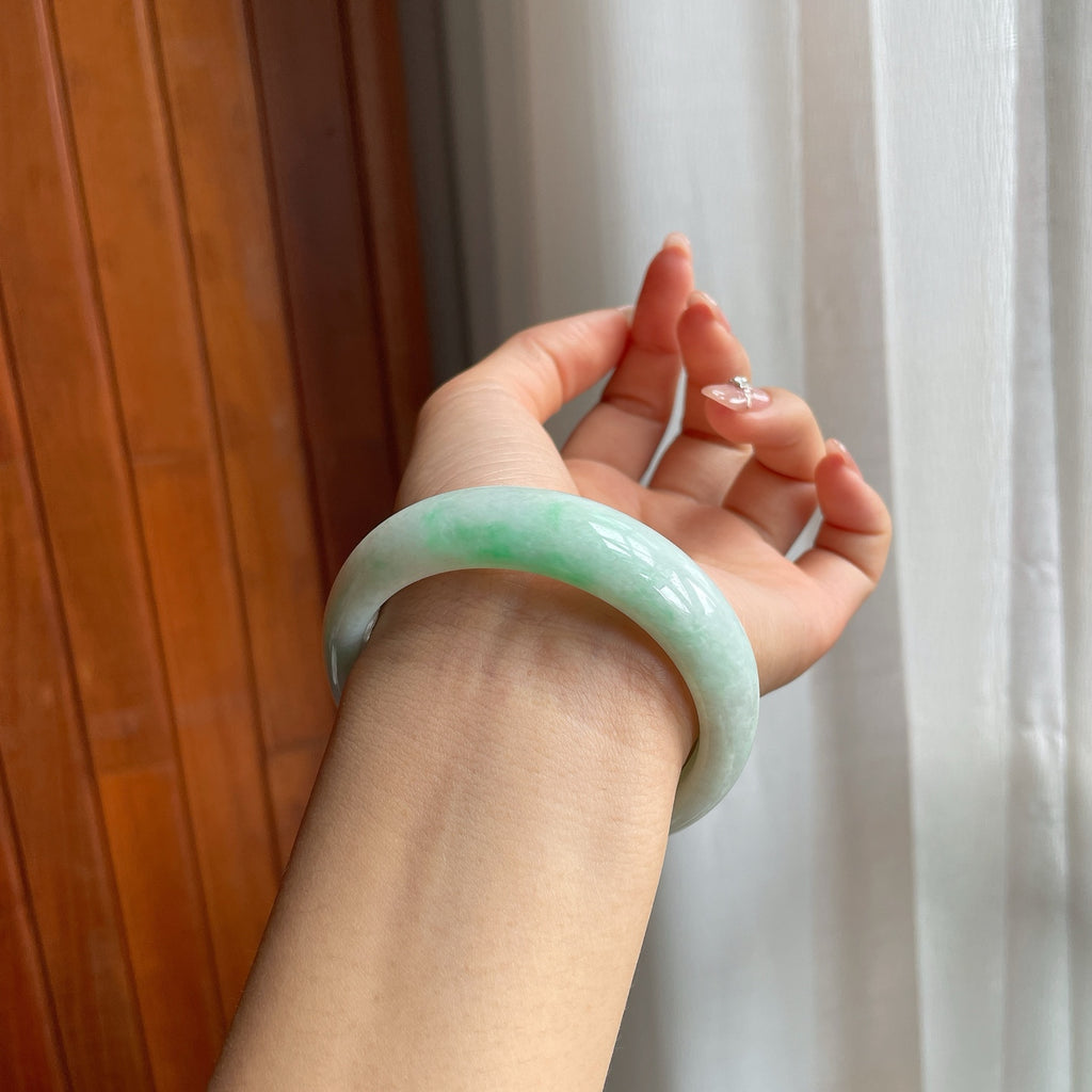 细糯种飘绿花翡翠宽版平安镯（54mm）