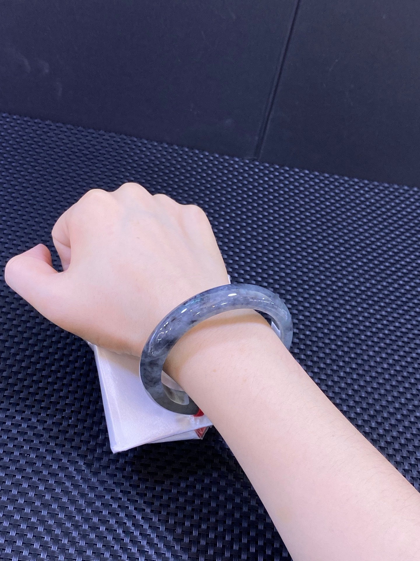 糯冰乌鸡翡翠平安镯，尺寸：61.7-12-8（wg0027437）