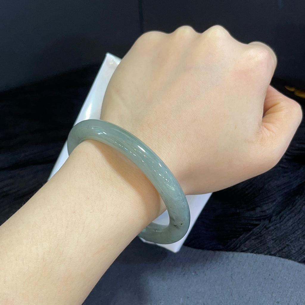 糯冰湖水底色圆条翡翠手镯，尺寸：55.5-9.6-9 （wg0027422）