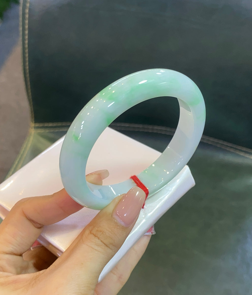 超值推荐白底青翡翠手镯 ️尺寸：56-12.4-8.9（wg0035184）