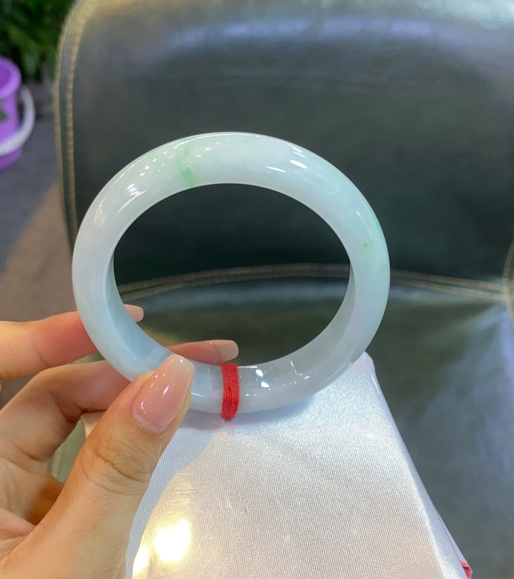 超值推荐白底青翡翠手镯 ️具体尺寸：56.2-13.5-8.9（wg0035183）