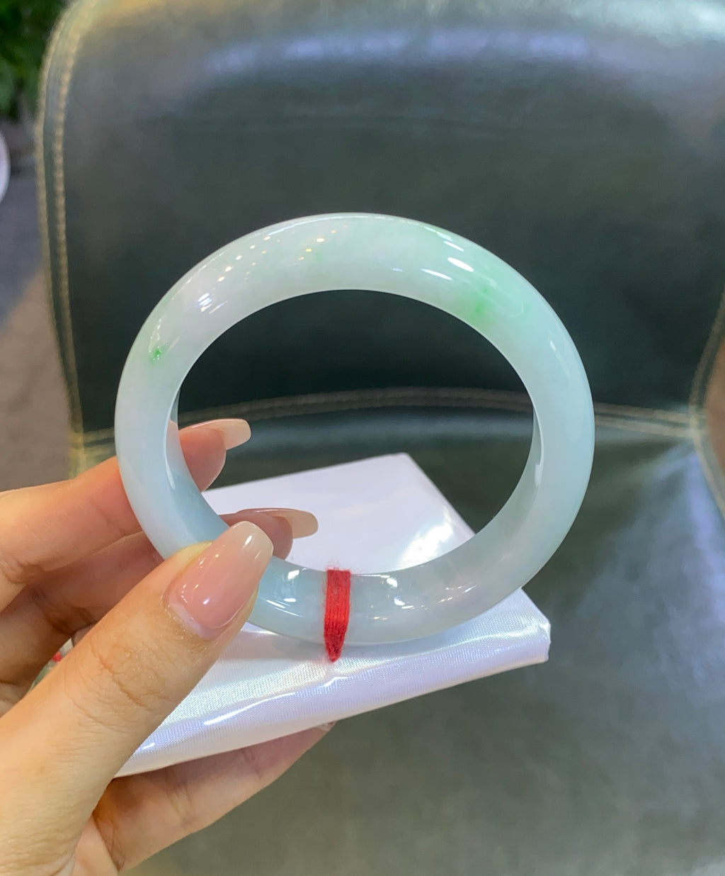 超值推荐白底青翡翠手镯 ️具体尺寸：56.2-13.5-8.9（wg0035183）