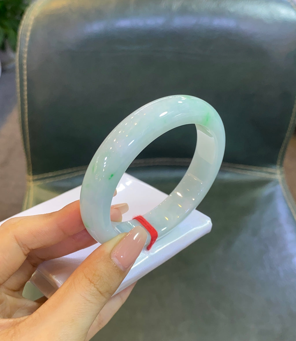 超值推荐白底青翡翠手镯 ️具体尺寸：56.2-13.5-8.9（wg0035183）