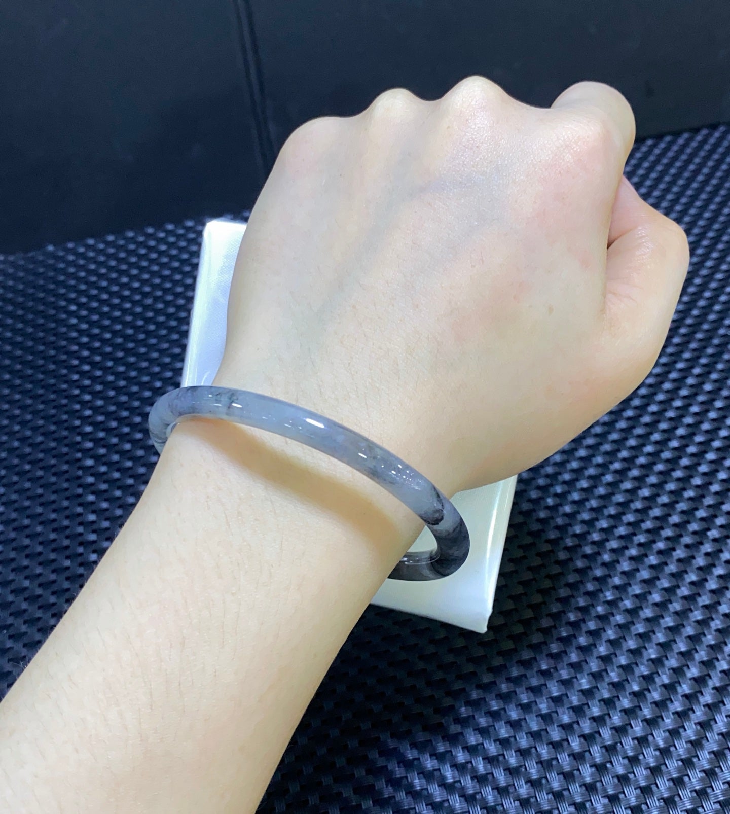 冰乌鸡翡翠叮当镯 编号：24043011-36005 具体尺寸：54.5-5.7-6.2（wg0041282）