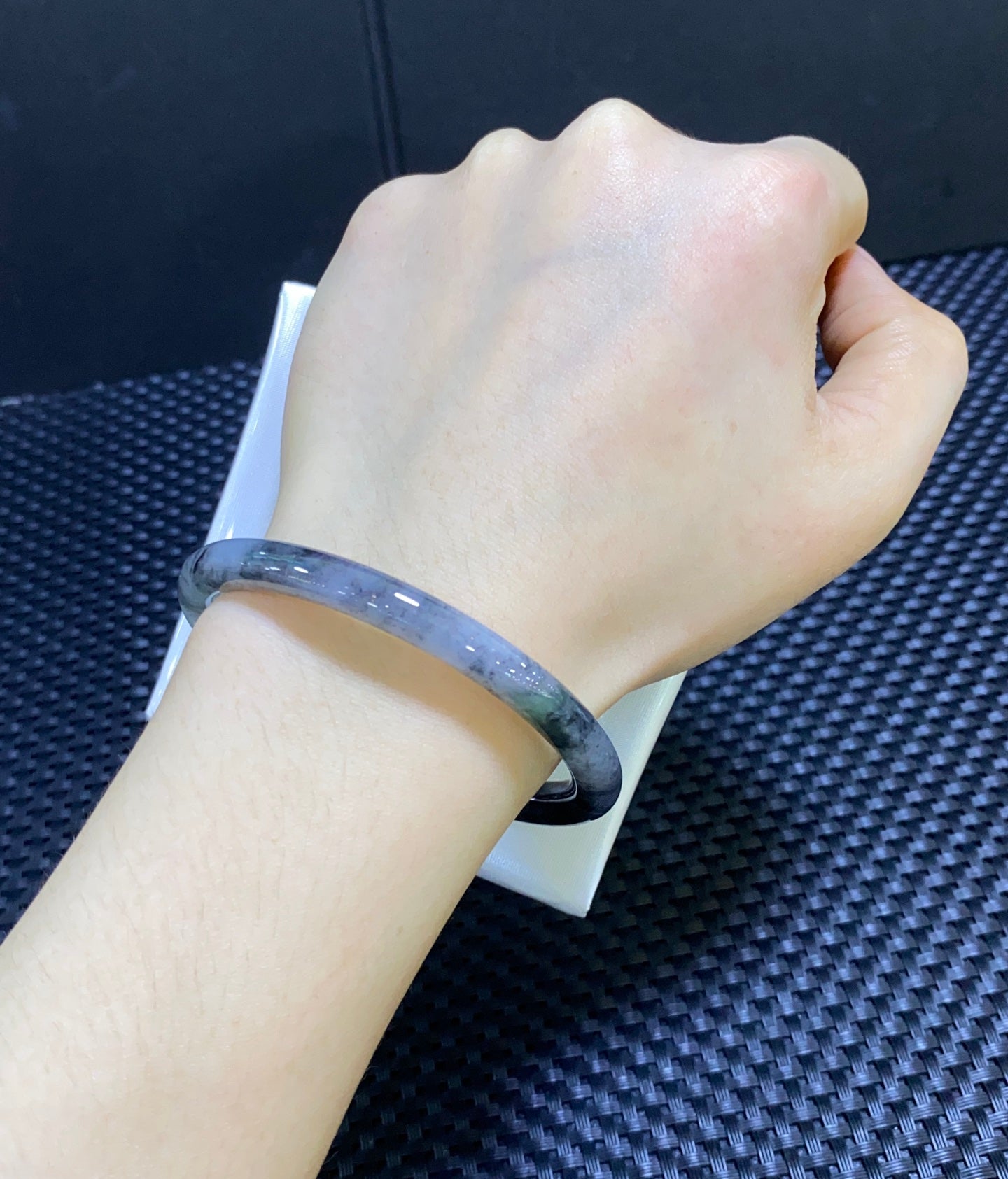 冰乌鸡翡翠叮当镯 编号：24050708-60060 具体尺寸：54-6.3-6.8（wg0041281）