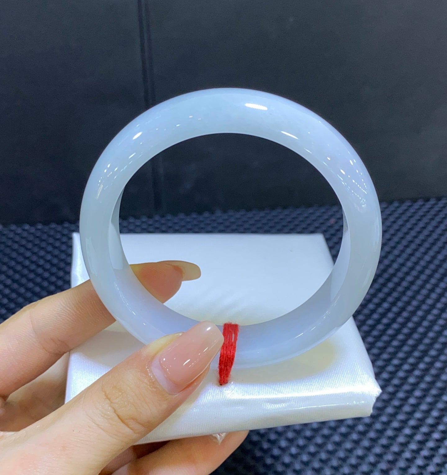 细糯白月光宽版翡翠平安镯 编号：24071211-25005 具体尺寸：56.5-14.4-8（wg0050165）