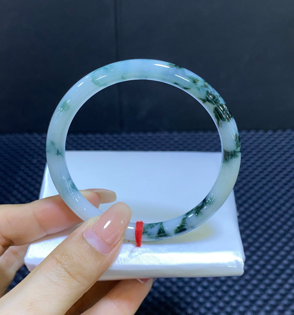 细糯飘花翡翠叮当镯 编号：24082005-5002 具体尺寸：53.4-6.1-6.2（wg0063057）