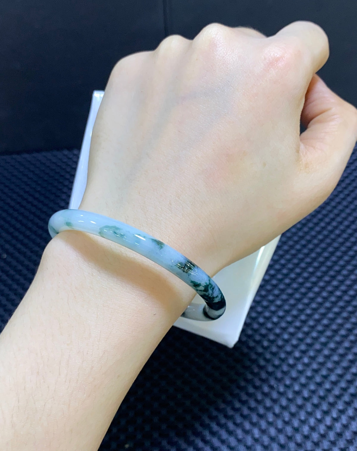 细糯飘花翡翠叮当镯 编号：24082005-5002 具体尺寸：53.4-6.1-6.2（wg0063057）