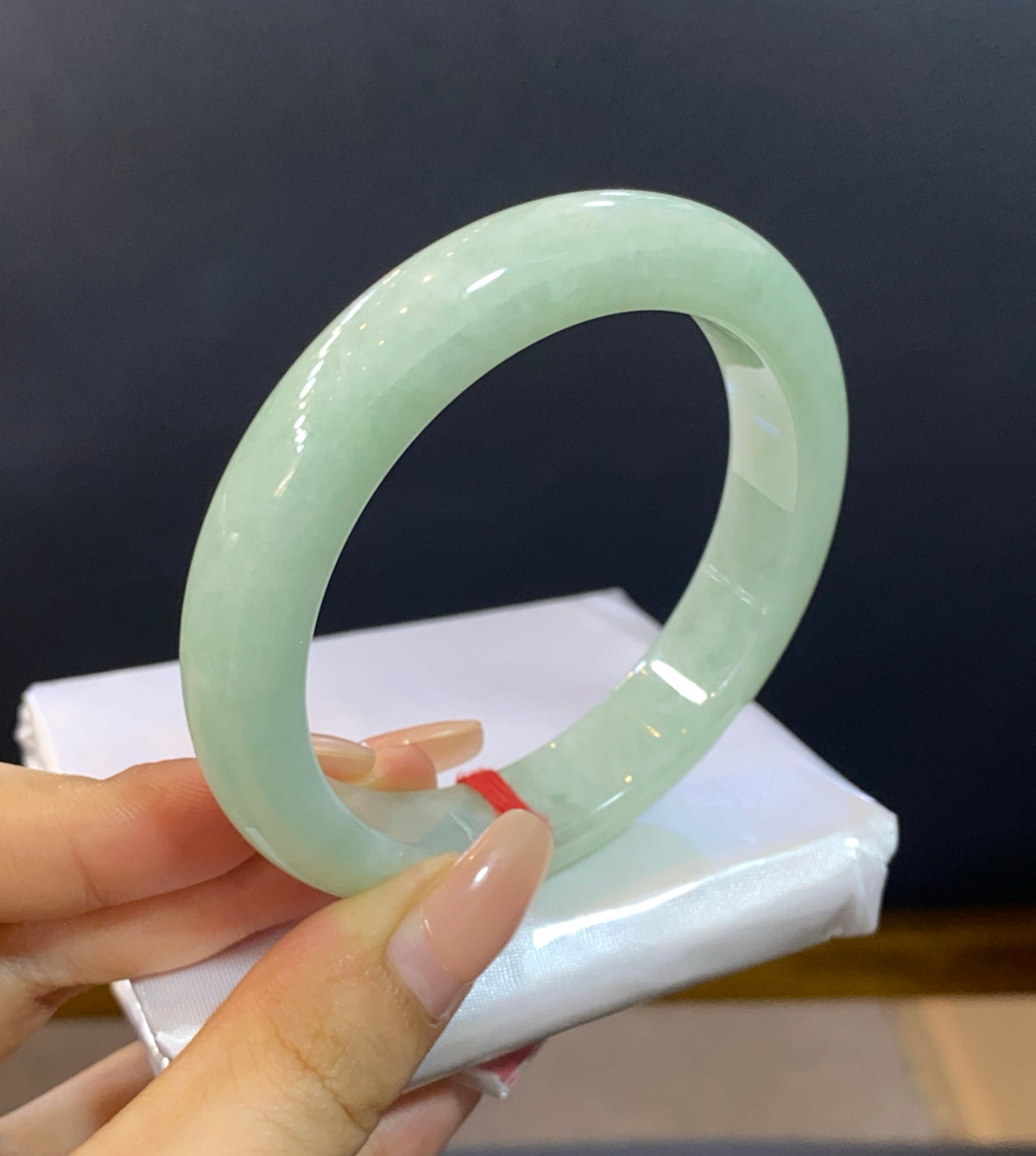 细糯甜绿翡翠平安镯 55-56 | 编号：24100901-2416 具体尺寸：55.7-11.7-8.4（wg0067289）