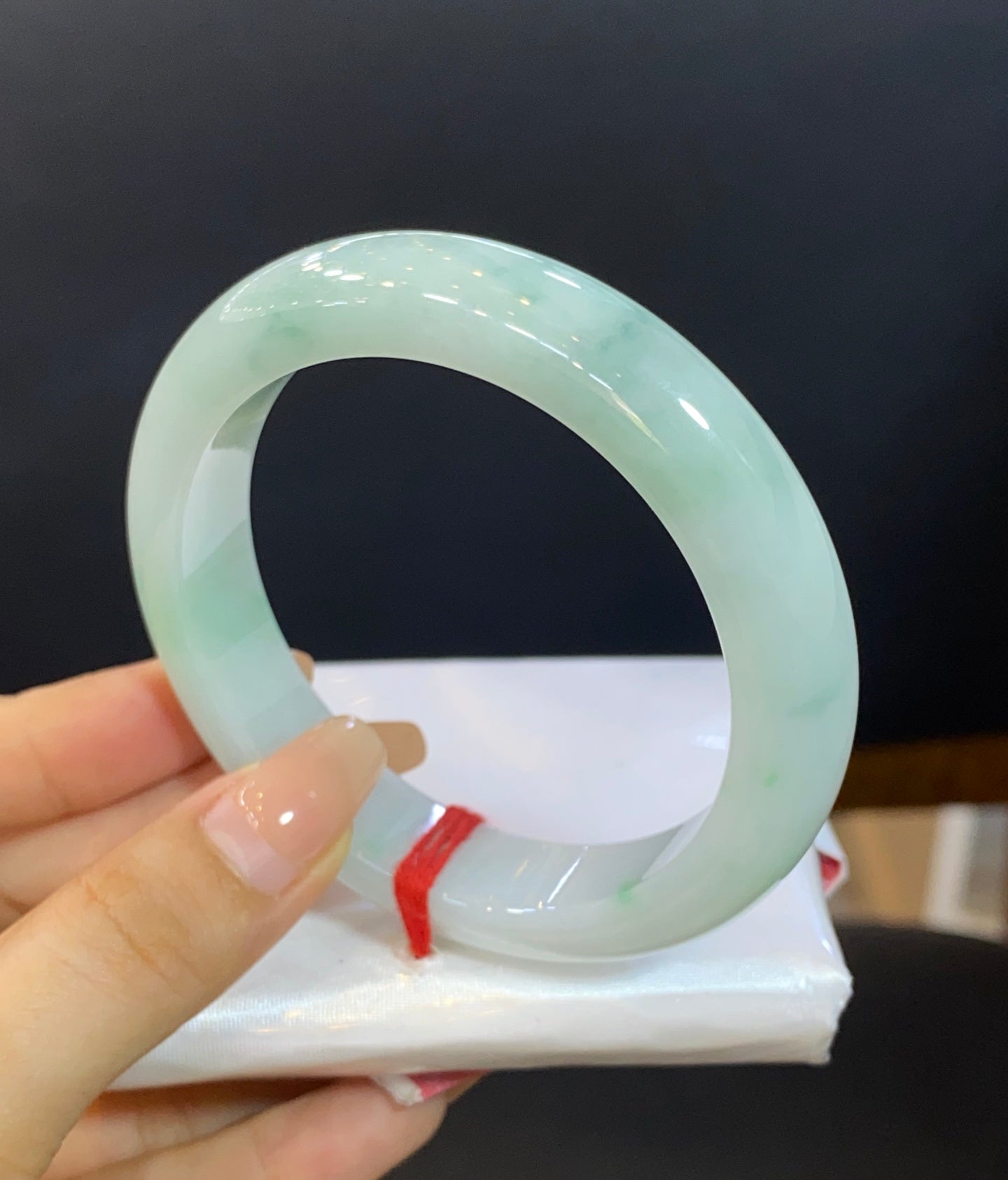 细糯飘花翡翠平安镯55-56 | 编号：24070803-7002 具体尺寸：56.3-12.6
