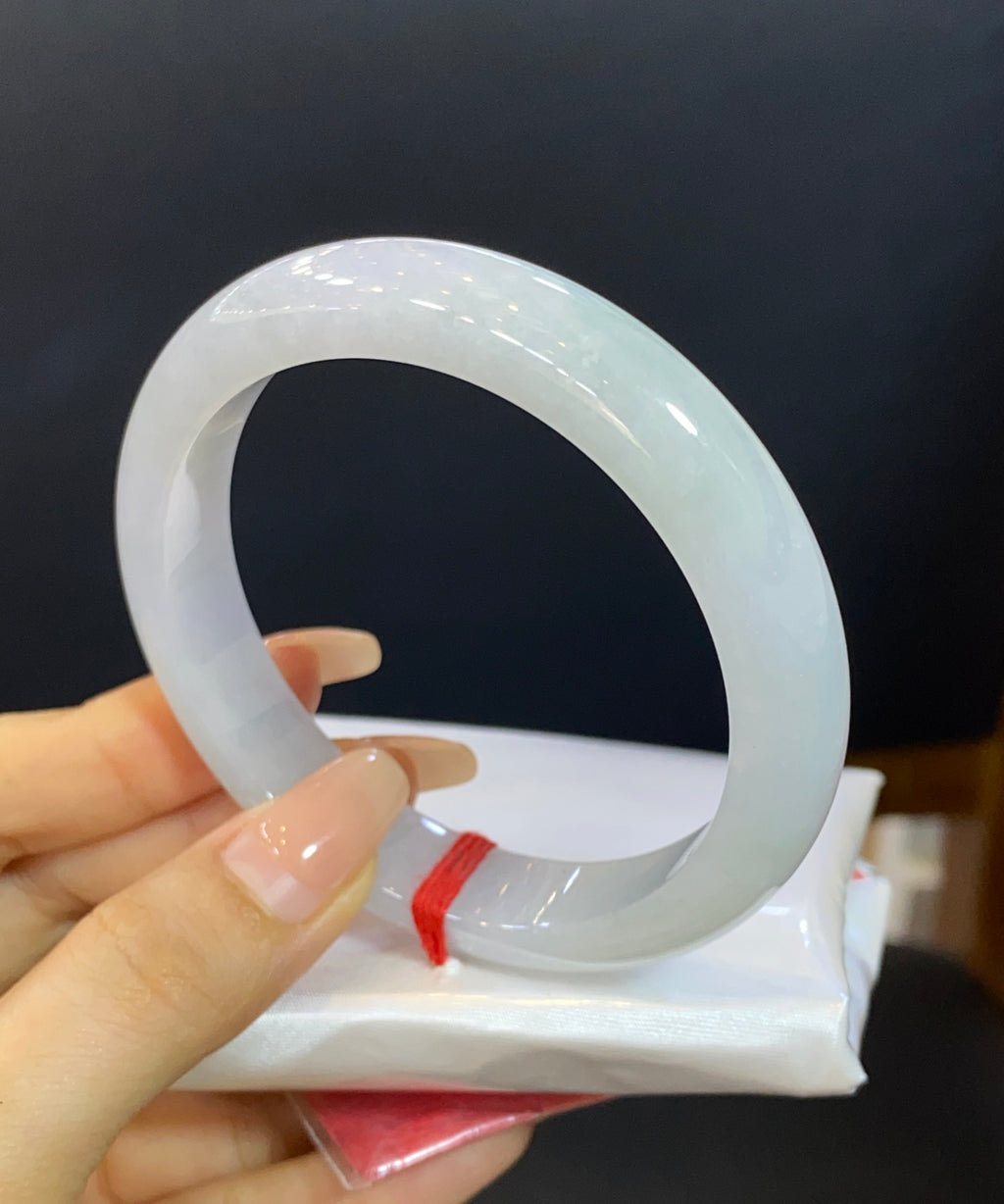 细糯春彩翡翠平安镯57-58 | 编号：23090606-84065 具体尺寸：57.5-11.7-8（wg0067426）