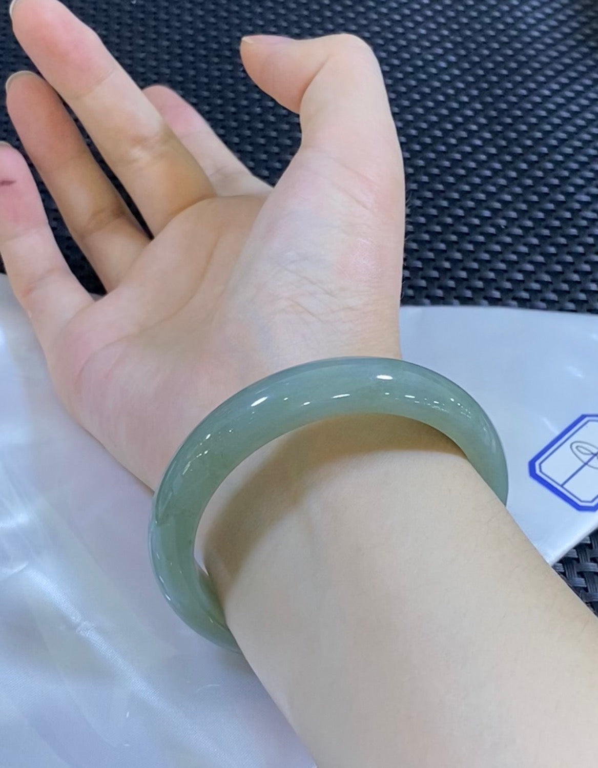 8号秒杀 圈口56-57能戴（23070607-26022） 超细腻显白的油青平安镯，做为第一条入门镯超级合适（wg0073835）