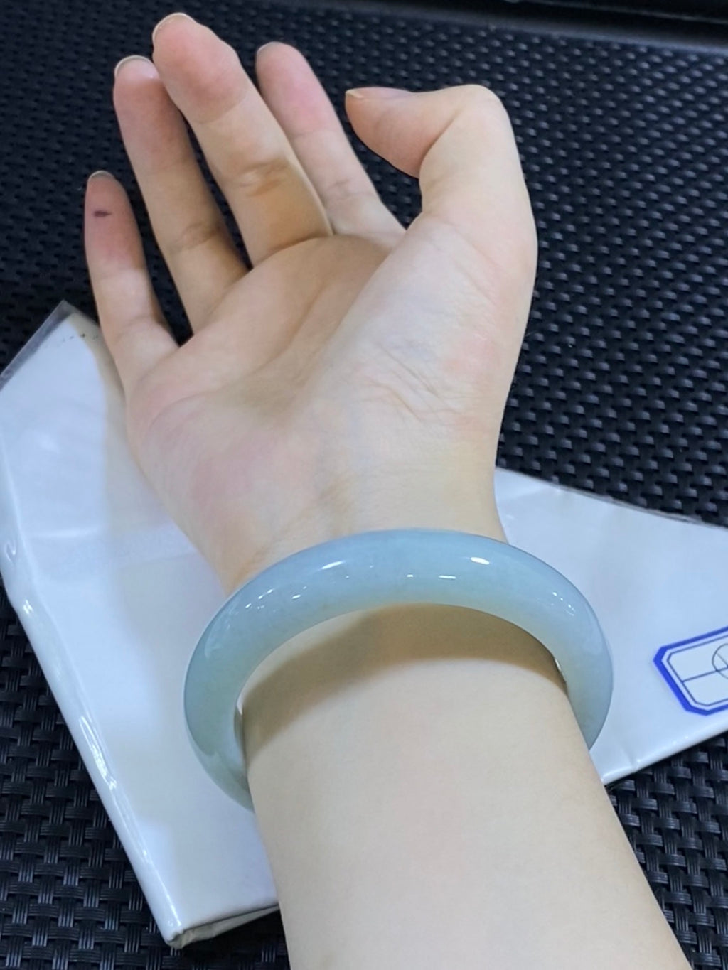 11号秒杀 圈口57-58能戴（23101207-18010） 清清爽爽的淡蓝底平安镯，这条的条型也是非常好的。清新又百搭（wg0073832）