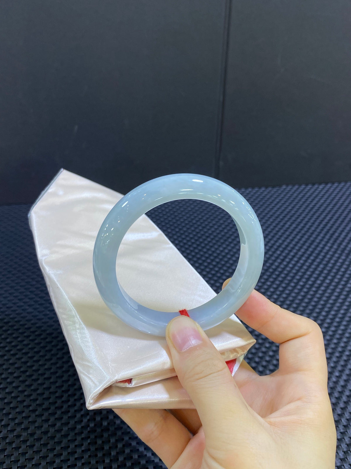 6号秒杀 圈口55-56能戴（26032510-7002） 细糯蓝底翡翠平安镯 底子干净显白大气（wg0078775）