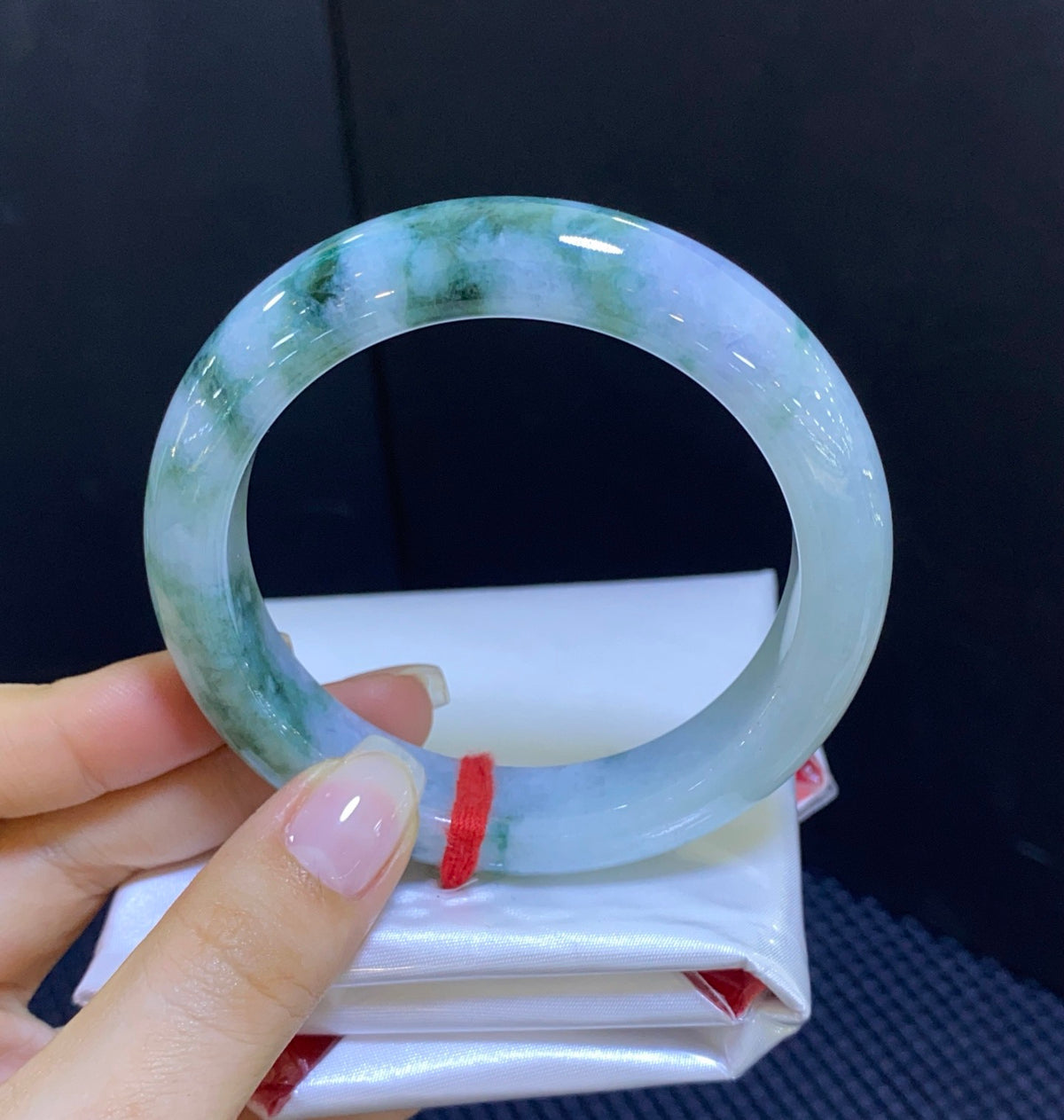 14号秒杀 圈口56-57能戴(23103004-18003） 细糯飘花半山水翡翠平安镯， 不呆板，通勤日常百搭一款 （wg0078767）