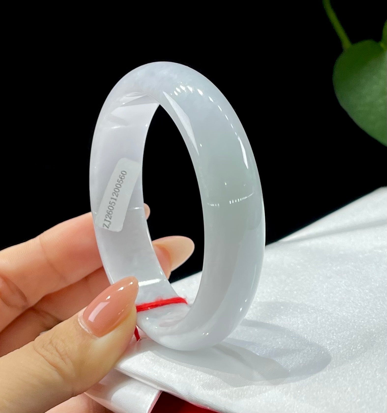糯冰白月光平安镯A9432号 编号：2110216-108036-C19-14 具体尺寸：57.2-15.2-6.8（wg0038699）
