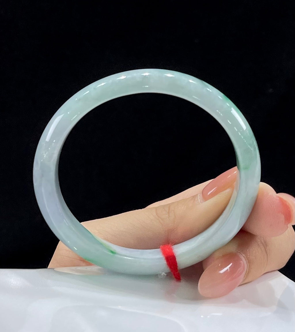 糯冰飘绿花贵妃镯A9542号 编号：23080518-73043-B6-9 具体尺寸：51.8-11.4-6.5（wg0051806）