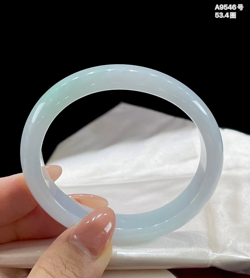 50、51｜ 糯冰飘绿贵妃镯A9546号 编号：2605129-26020-C13-16 具体尺寸：53.4-12.3-7.3（wg0052357）